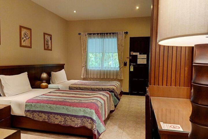 Room 12 of 80