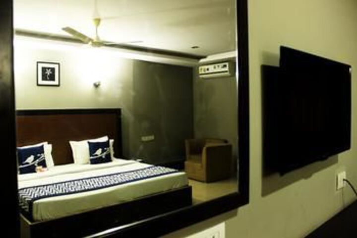 Room 6 of 17