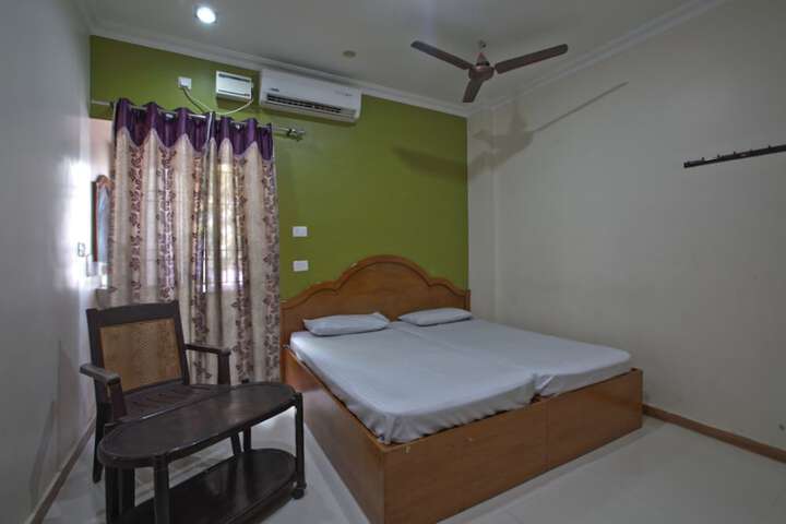 Room 13 of 20