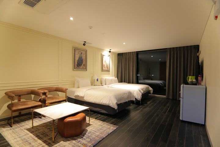 Room 36 of 190