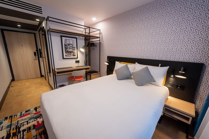 Room 4 of 24