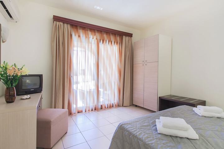 Room 43 of 102