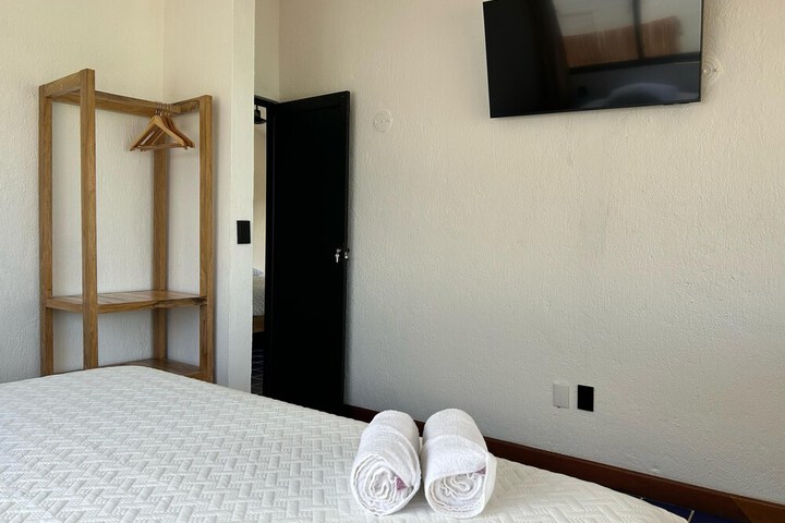 Room 3 of 85