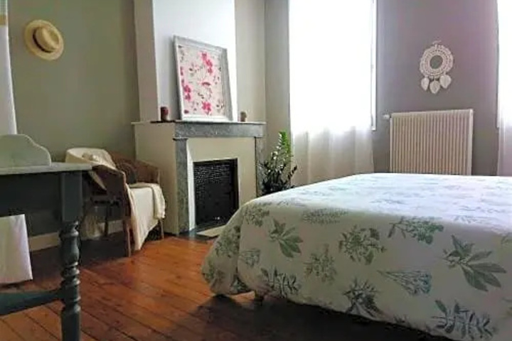 Room 2 of 8