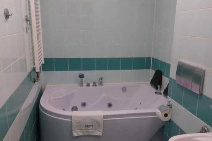 Room 53 of 73