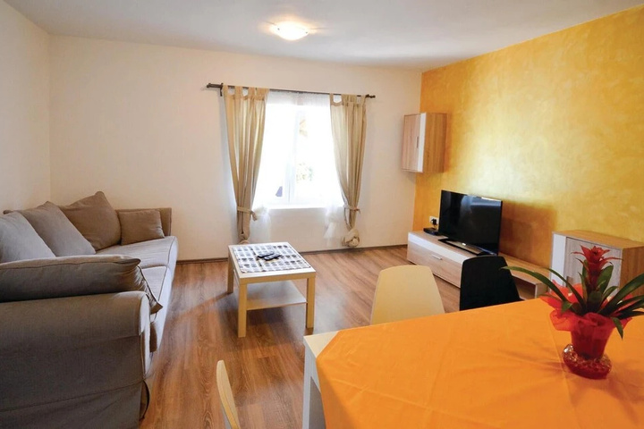 Room 4 of 14