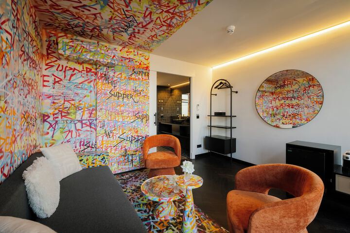 Room 6 of 46