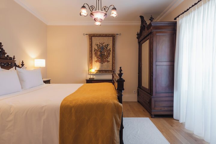 Room 12 of 193