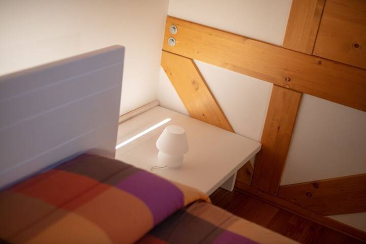 Room 11 of 77