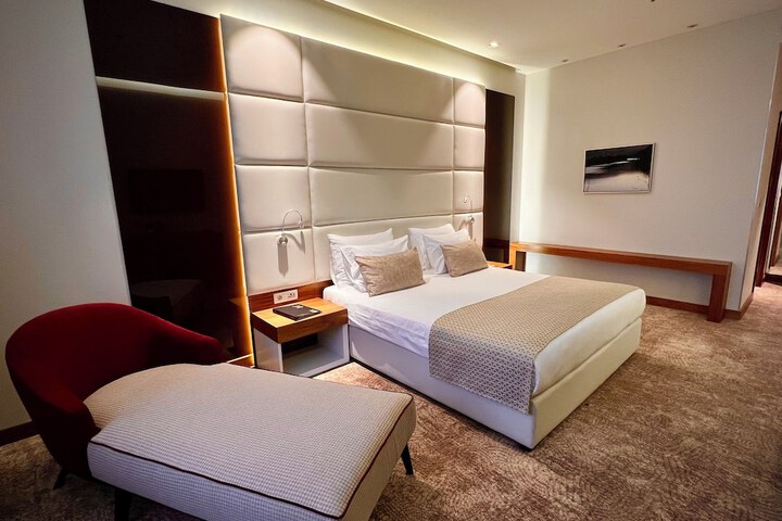 Room 40 of 146