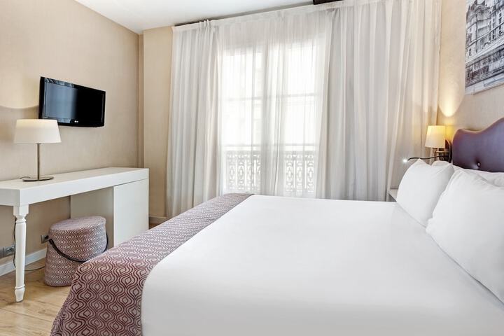 Room 10 of 29