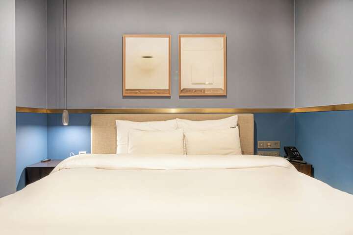 Room 4 of 28
