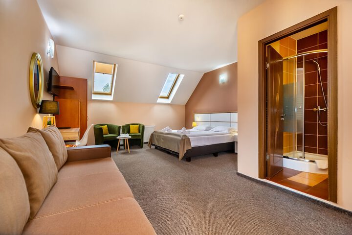 Room 8 of 50