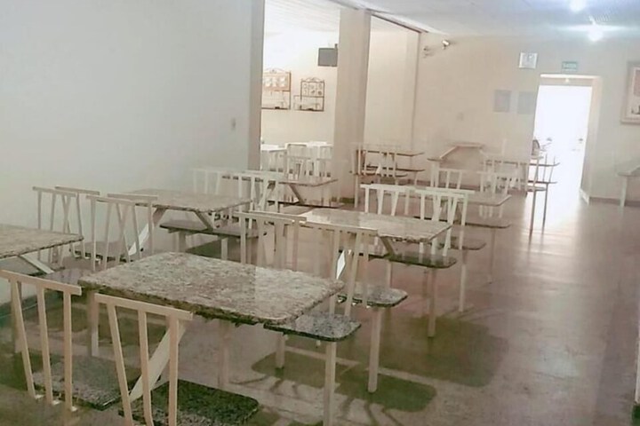 Dining 52 of 64