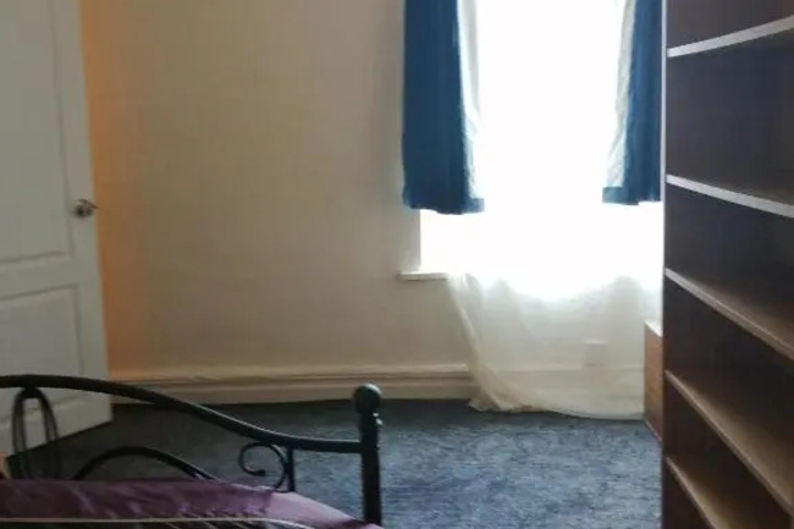 Room 6 of 12