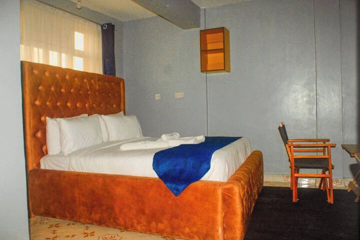 Room 6 of 50