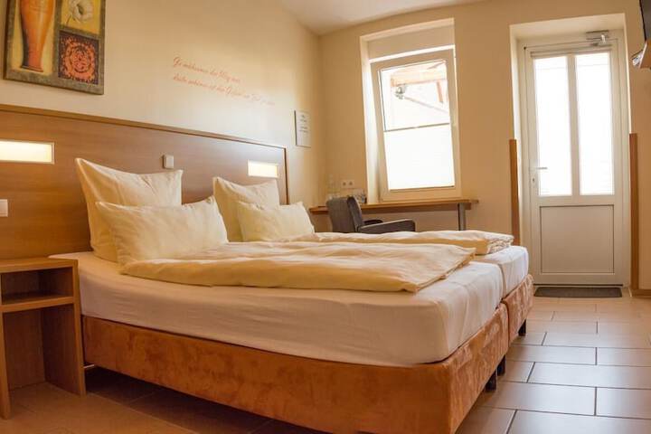 Room 9 of 39