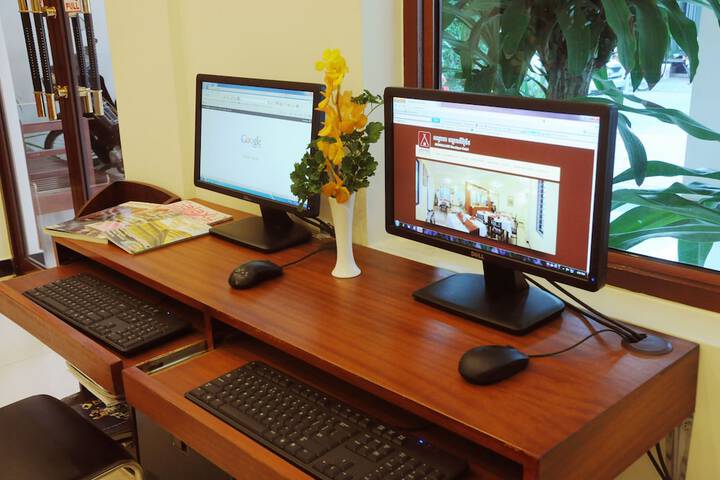 Business Center 43 of 44
