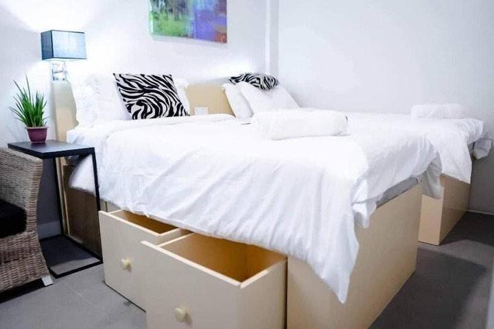 Room 10 of 25
