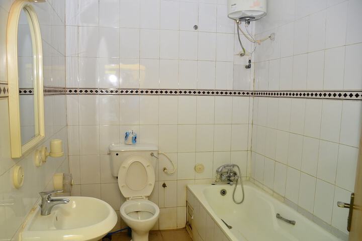 Room 13 of 30