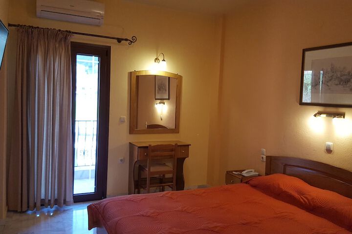 Room 3 of 40