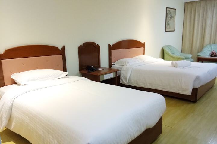 Room 10 of 32