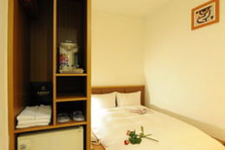 Room 7 of 42