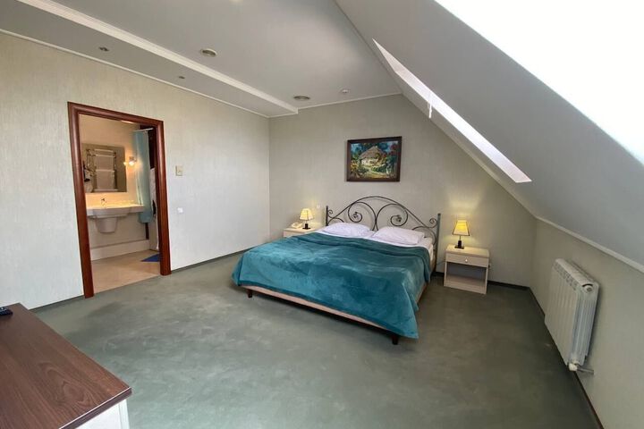 Room 42 of 70