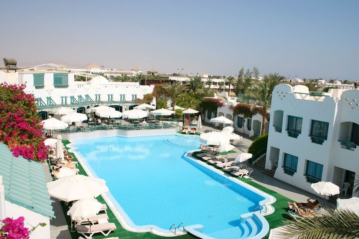 Hotel Pool