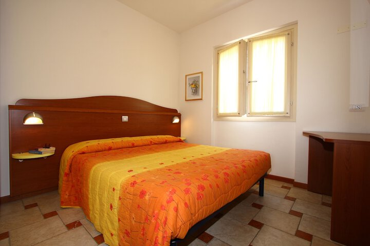 Room 3 of 32