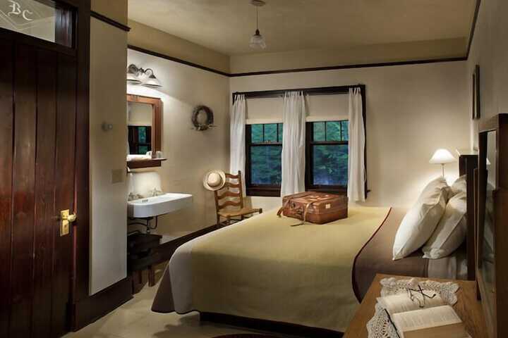 Room 5 of 22