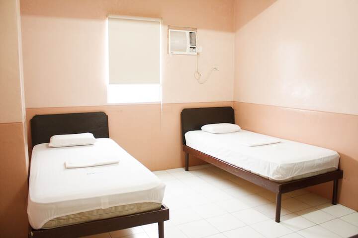 Room 8 of 33