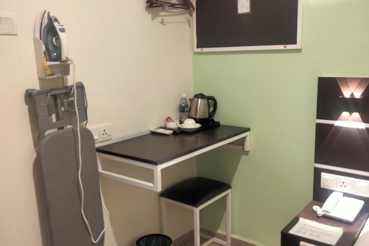 Room 9 of 16