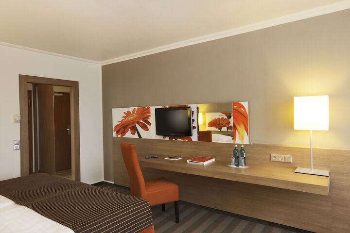 Room 9 of 36