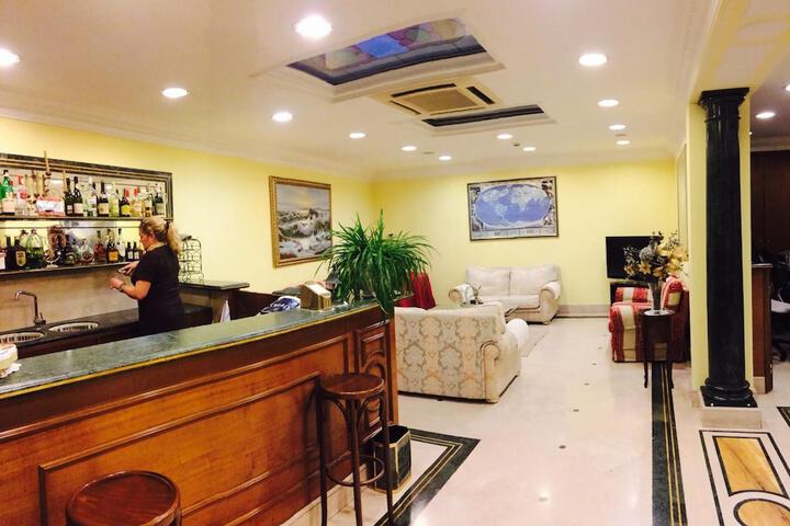 Lounge 43 of 60
