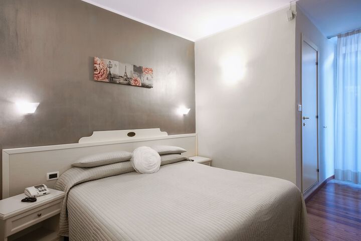 Room 14 of 40