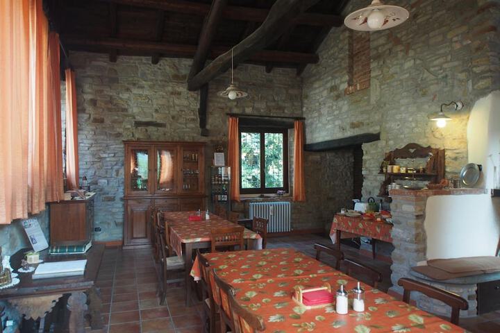Dining 40 of 62