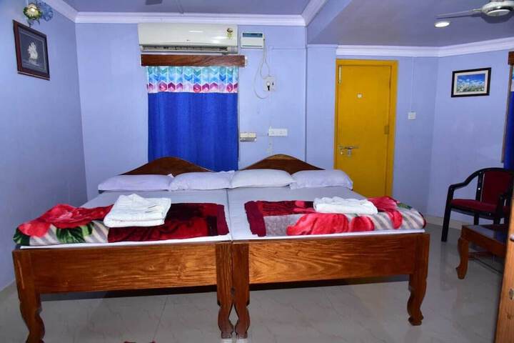 Room 11 of 18