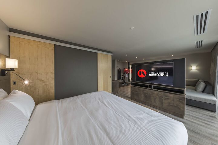Room 10 of 104
