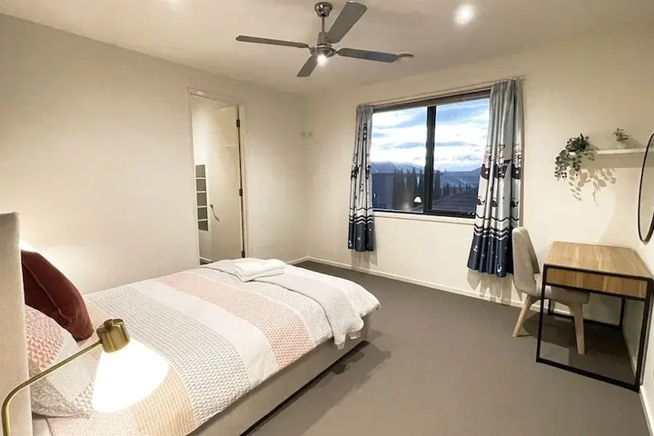 Room 6 of 6