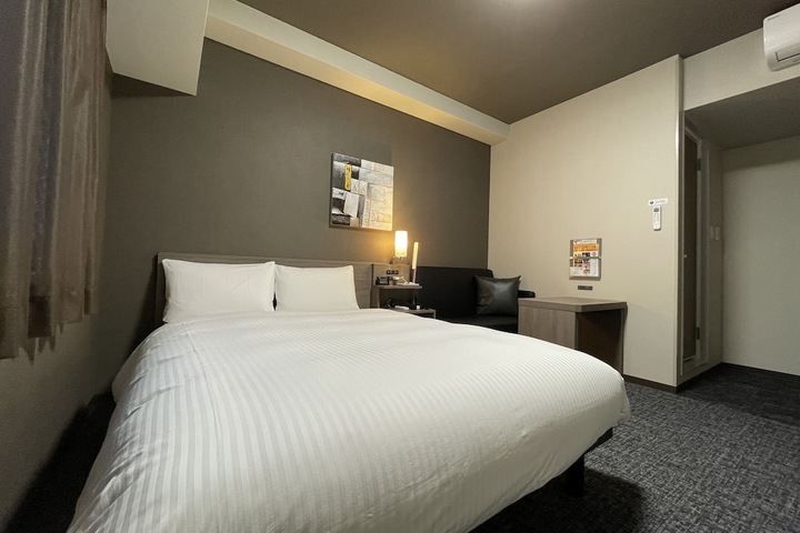 Room 6 of 27