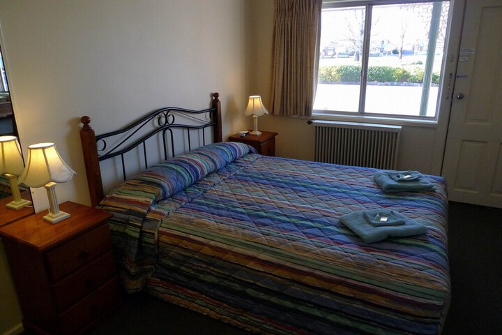 Room 8 of 12
