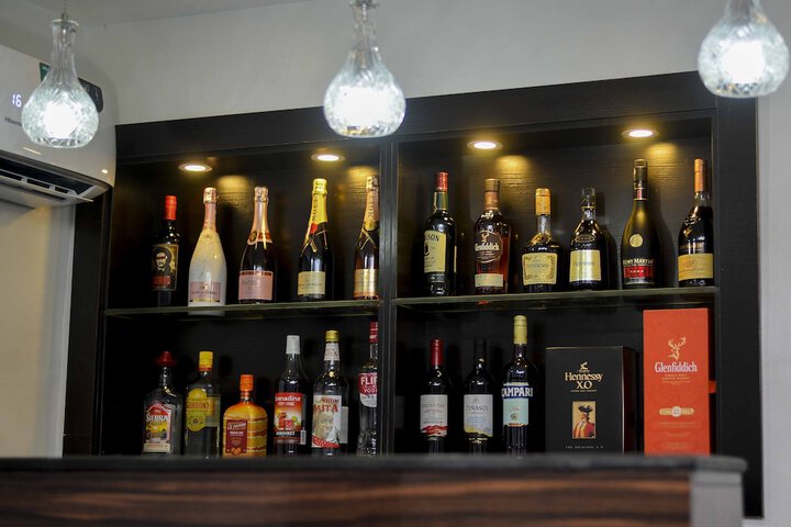 Lounge 5 of 7