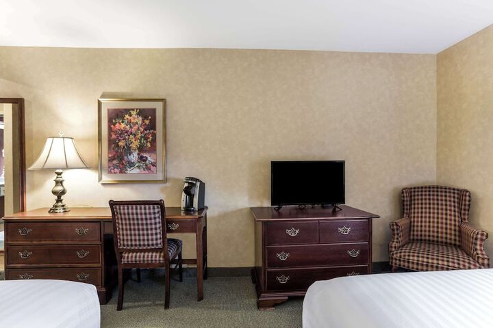 2 Queen Beds (5 of 7)