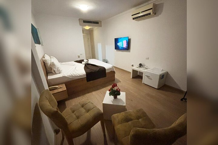 Room 11 of 46