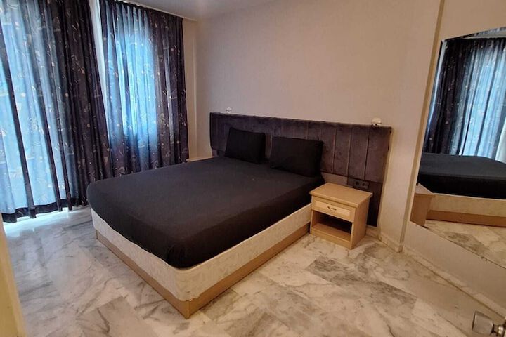 Room 8 of 72