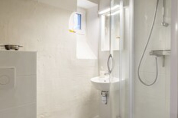 Room 2 of 27