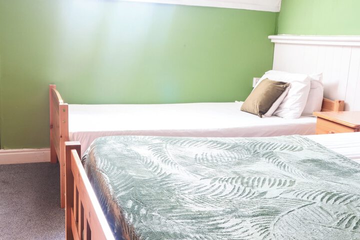 Room 52 of 100