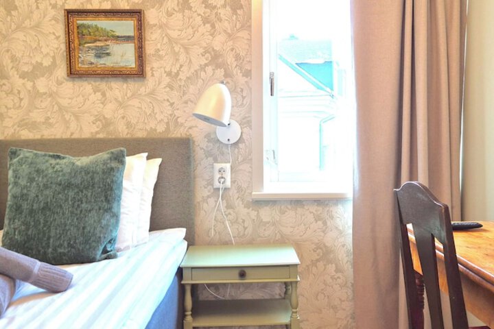 Room 4 of 68