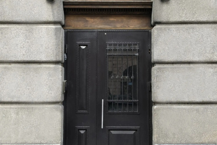 Exterior of Solo Prima